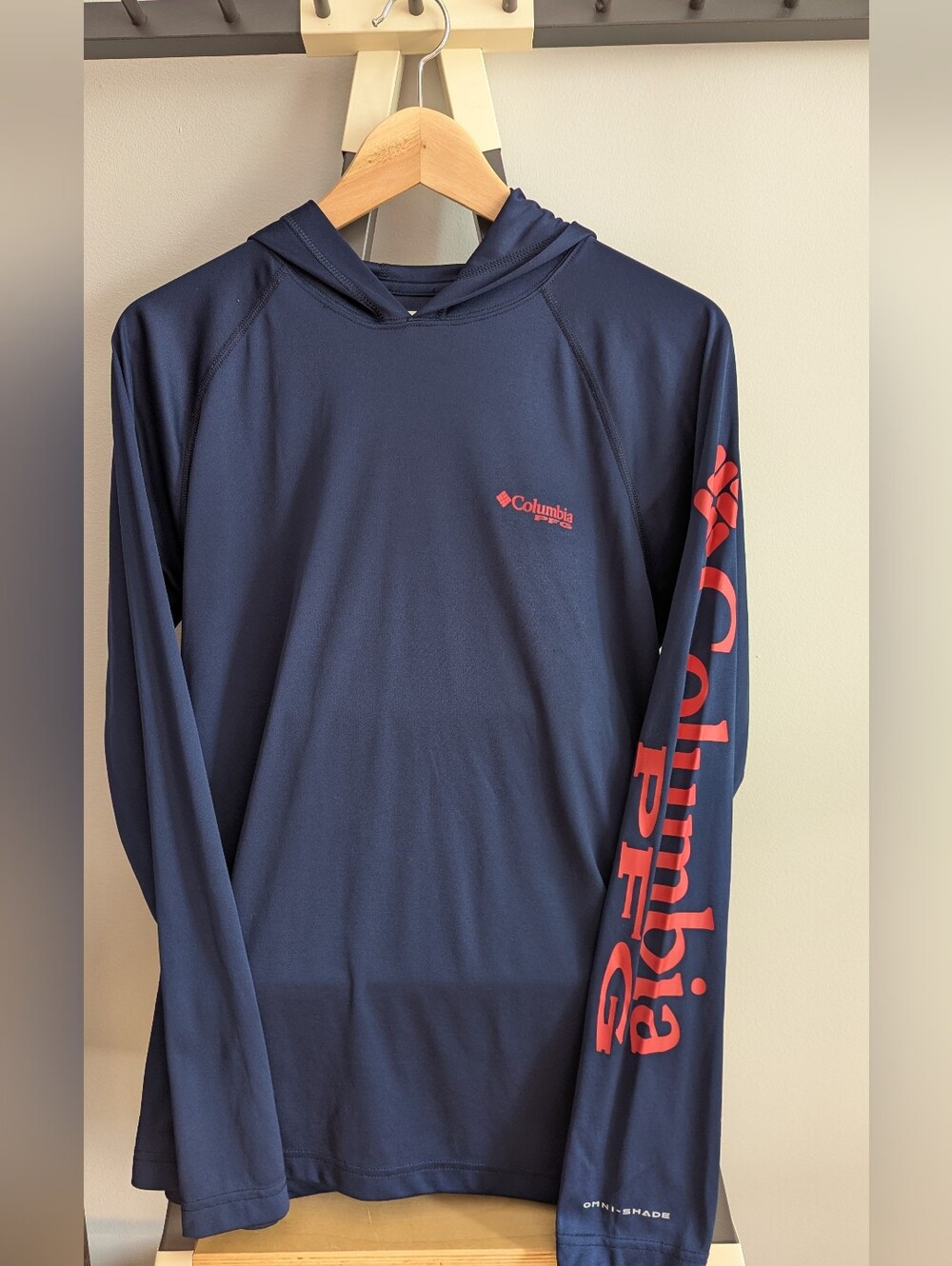 Columbia Men’s Navy Hooded Long-Sleeve Rash Guard with Coral Red Logos